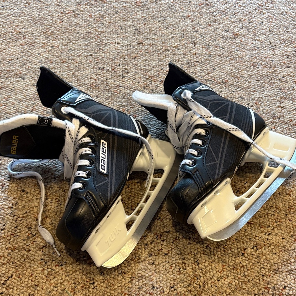 Bauer Black and White Hockey Skates
